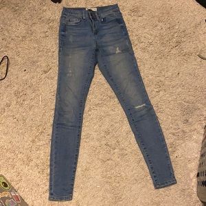 Medium Wash Skinny Jeans/Jeggings